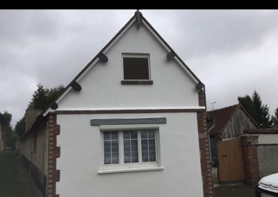 Photo d'une maison avec une façade neuve.
