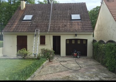 Photo d'une toiture usée par le temps.