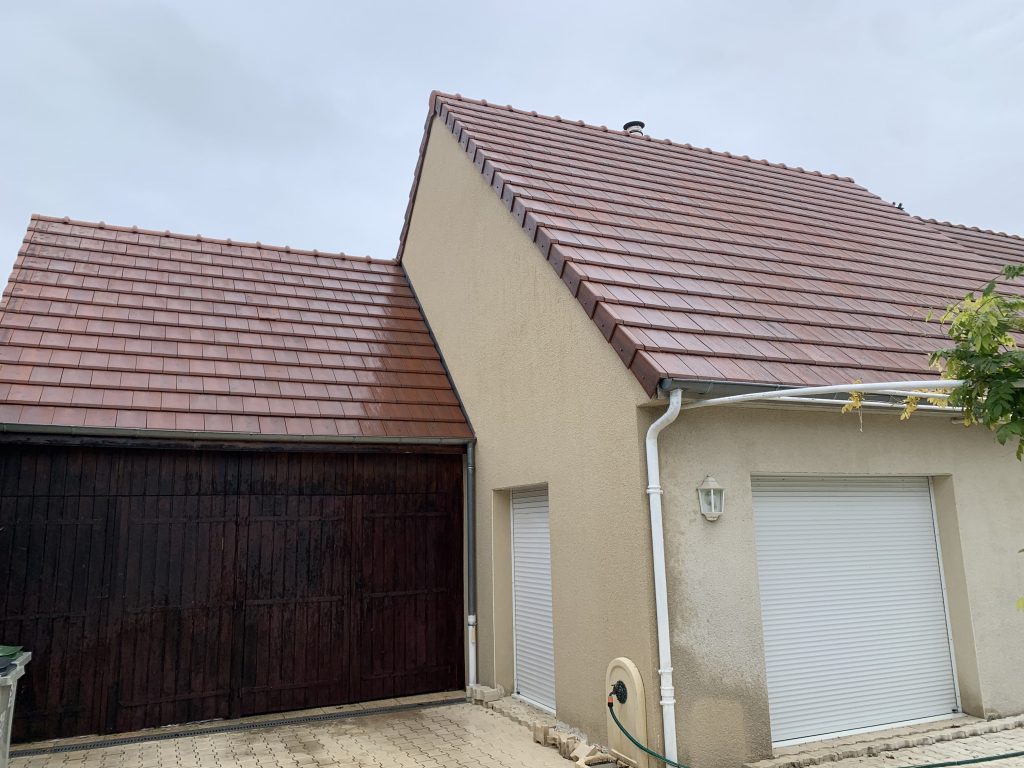 Photo d'une toiture rénovée.